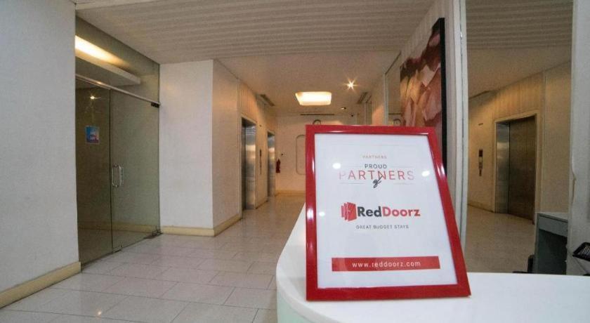 Reddoorz @ Bel Air Soho Suites Makati Manila Exterior photo